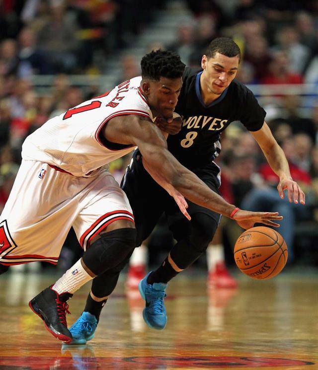 快船签约2大冠军球员！鲍尔默亲自接待，哈登和保罗首冠十拿九稳