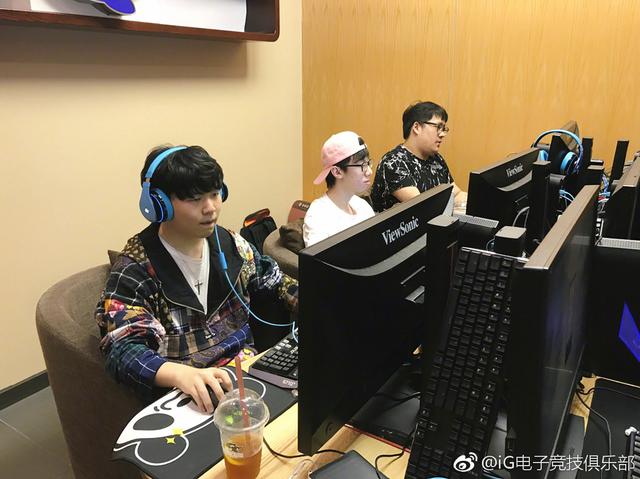 雄梯队